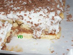 Secţiune în prăjitura cu foi şi cremă de cacao
